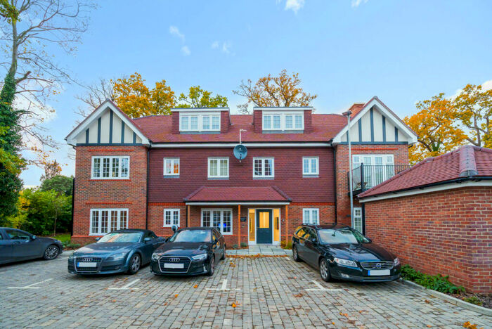 1 Bedroom Flat To Rent In Albright Gardens, Walton-On-Thames, KT12