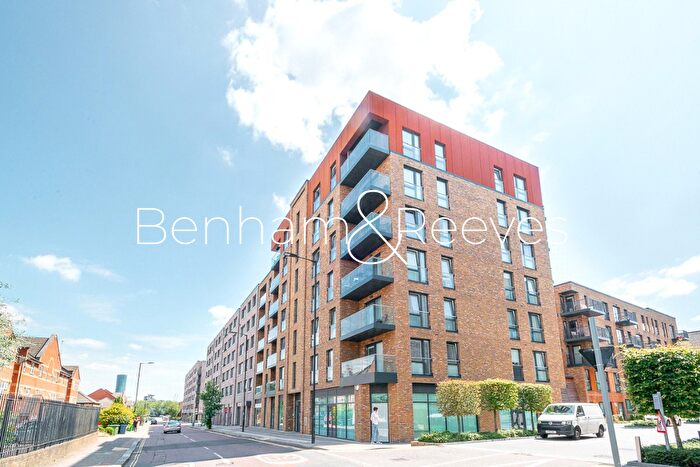 2 Bedroom Apartment To Rent In Quinton Court, London, SE16