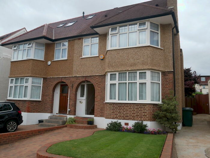 4 Bedroom Semi-Detached House To Rent In Holders Hill Drive, Hendon, NW4