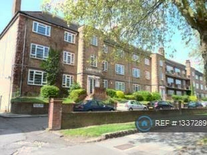 2 Bedroom Flat To Rent In Linksview, London, N2