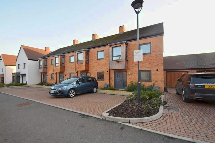 3 Bedroom Detached House To Rent In Deblin Drive, Uxbridge, Middlesex, UB10