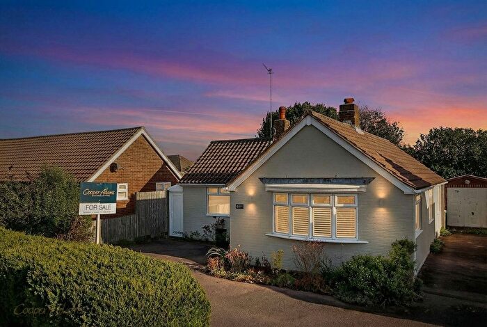 2 Bedroom Detached Bungalow For Sale In Vermont Way, East Preston, BN16