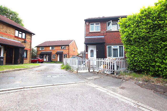 3 Bedroom Semi-Detached House To Rent In Coe Avenue, London, SE25