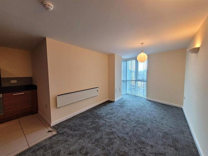 2 Bedroom Flat To Rent In The Gatehaus, Leeds Road, Bradford, BD1
