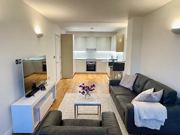 1 Bedroom Flat To Rent In Western Avenue, Greater London, UB6