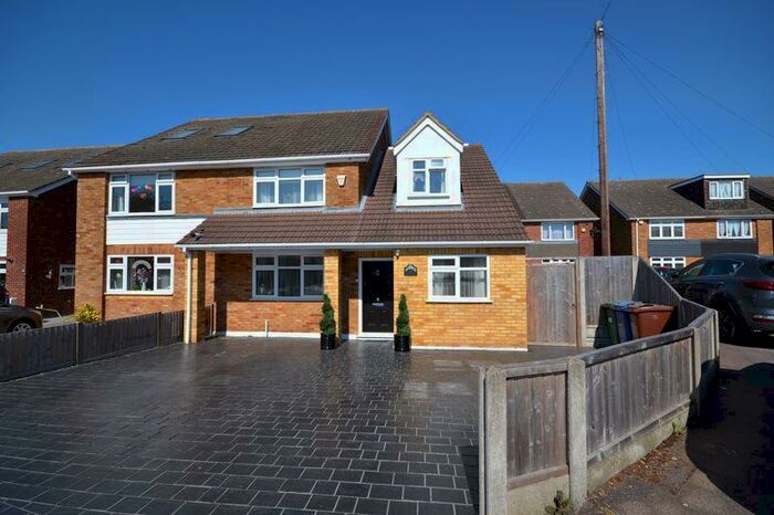 4 Bedroom Semi-Detached House To Rent In Bramleys, Stanford-Le-Hope, SS17