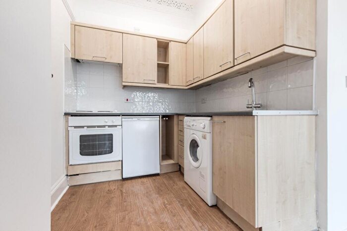 Flat To Rent In Netherhall Gardens, NW3