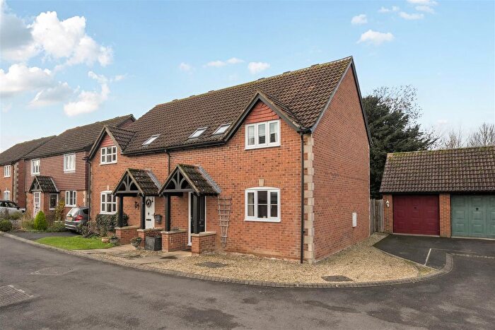 3 Bedroom Semi-Detached House For Sale In Chestnut Drive, Bulkington, Devizes, SN10