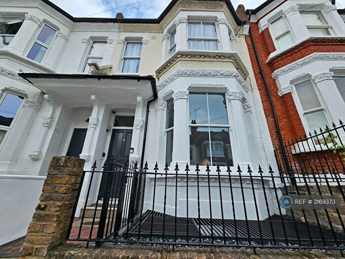 2 Bedroom Flat To Rent In Dorothy Road, London, SW11