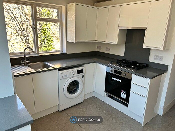 1 Bedroom Flat To Rent In St. John's Hill Grove, London, SW11