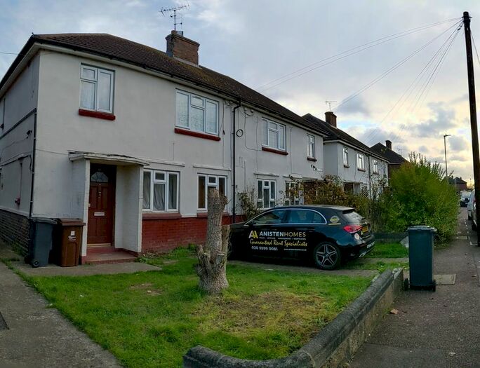 2 Bedroom Flat To Rent In Hooks Hall Drive, Dagenham RM10