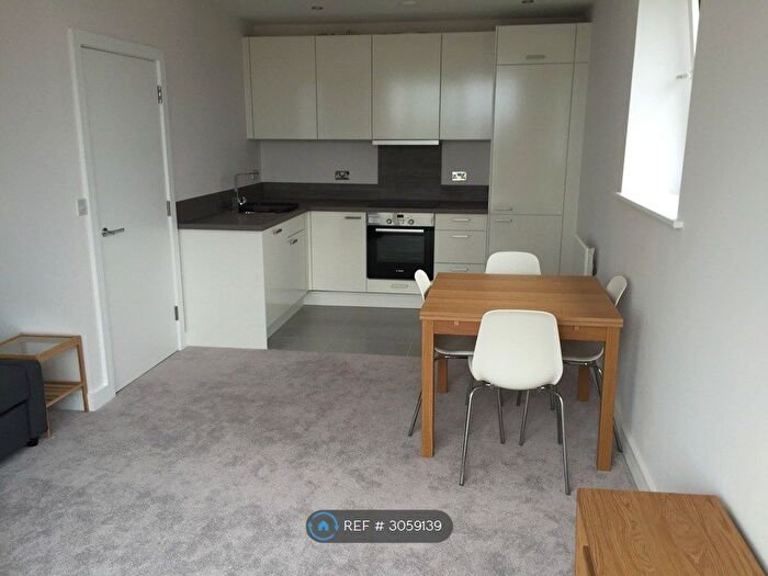 1 Bedroom Flat To Rent In Skylark House, Reading, RG2