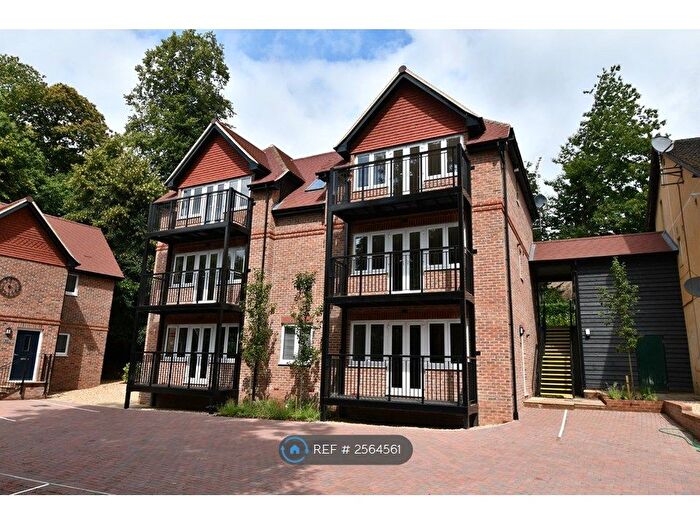 1 Bedroom Flat To Rent In Woolmer Hill Lodge, Haslemere, GU27