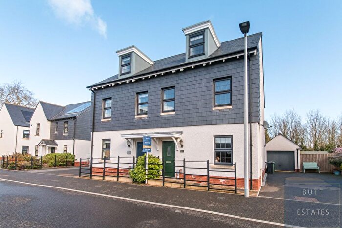 3 Bedroom Semi-Detached House For Sale In Strawberry Lane, Exeter, EX2