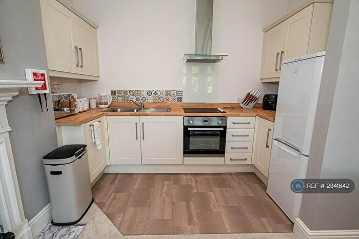 2 Bedroom Flat To Rent In Approach Road, Poole, BH14