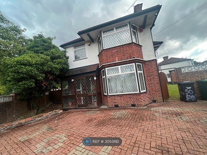 3 Bedroom Detached House To Rent In Boyne Avenue, London, NW4