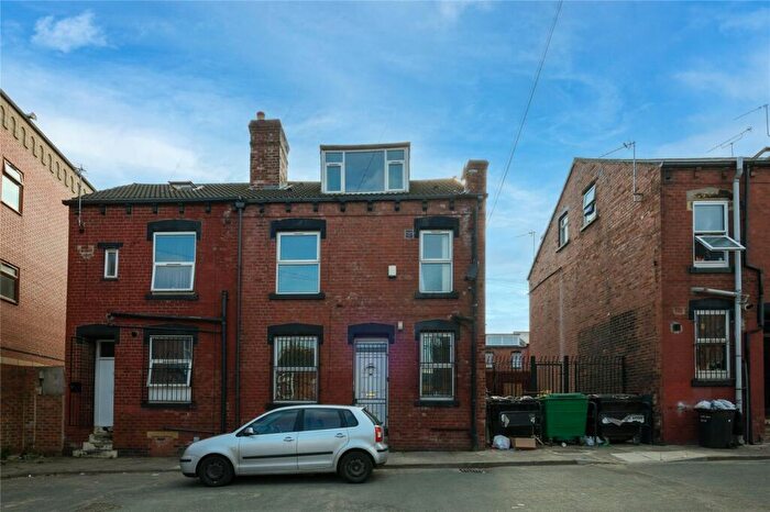 2 Bedroom Terraced House To Rent In Upper Woodview Place, Beeston, Leeds, LS11