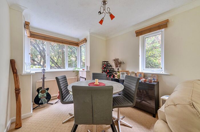 3 Bedroom Flat For Sale In Glen Eyre Road, Southampton, Hampshire, SO16