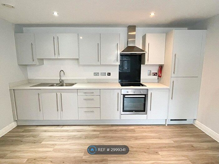 2 Bedroom Flat To Rent In Sycamore Court, Luton, LU2