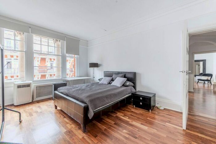 2 Bedroom Flat To Rent In Basil Street, Knightsbridge, London, SW3