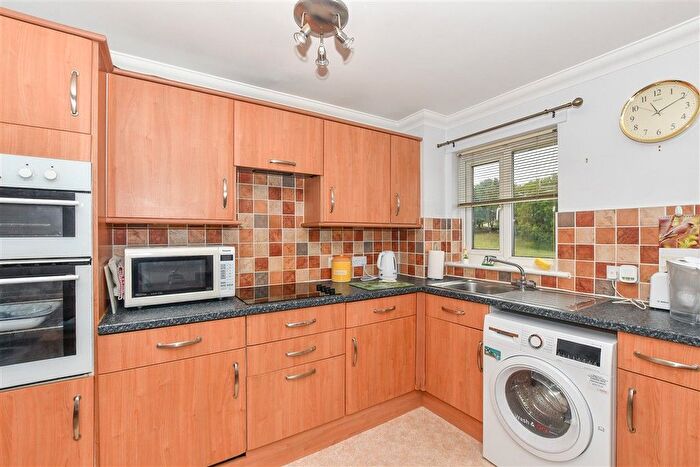 1 Bedroom Flat For Sale In Hoxton Close, Ashford, Kent, TN23