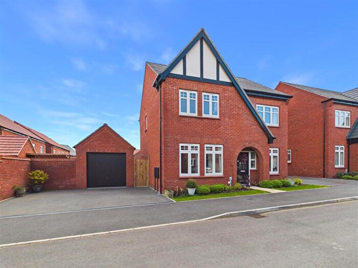 4 Bedroom Detached House For Sale In Yeoman Place, Stratford-Upon-Avon, CV37