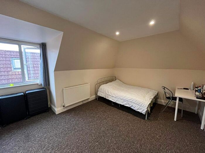2 Bedroom Flat To Rent In Phillimore Road, SO16