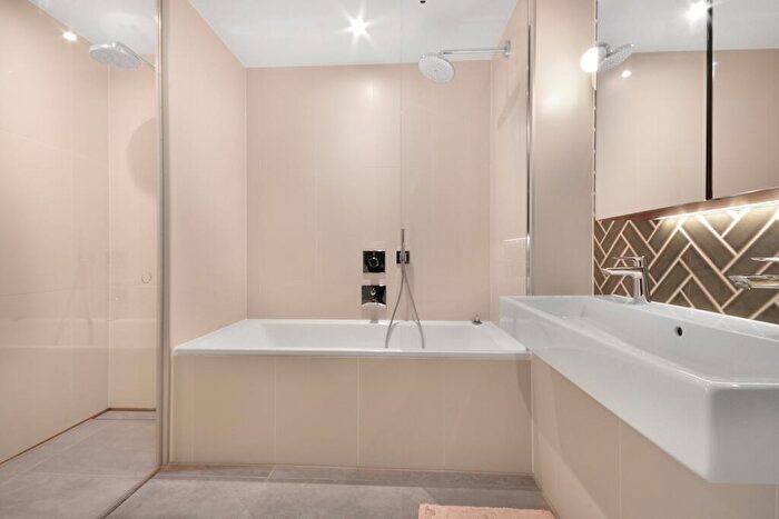 2 Bedroom Apartment To Rent In City Road London, EC1V