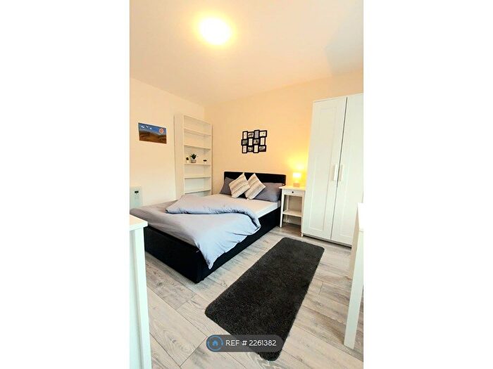 Studio To Rent In Watford Way, London, NW4