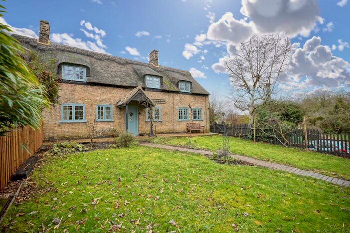 4 Bedroom Semi-Detached House For Sale In High Street, Yelling, St. Neots, Cambridgeshire, PE19