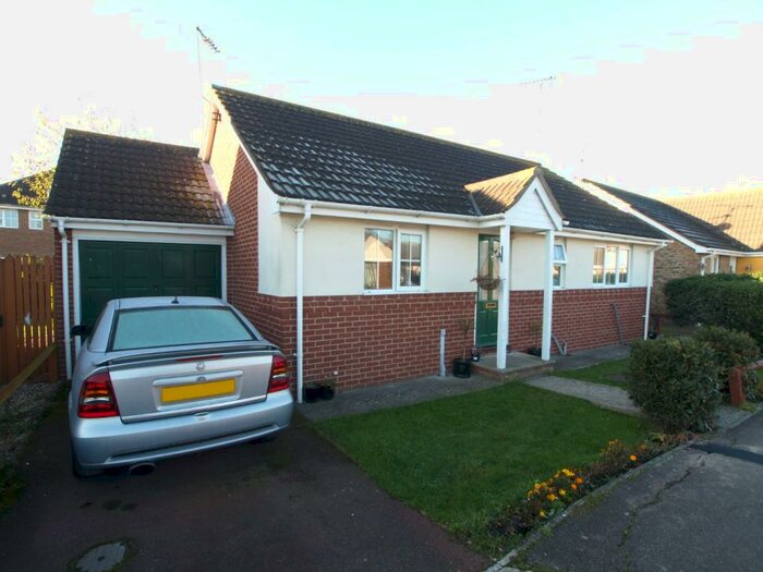 2 Bedroom Bungalow To Rent In Essex Close, Canvey Island, SS8