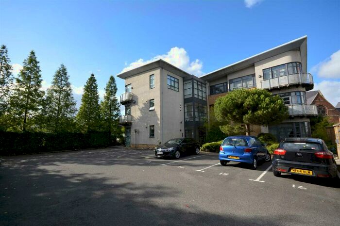 2 Bedroom Flat To Rent In Mayfair Gardens, Bury New Road, Whitefield, M45