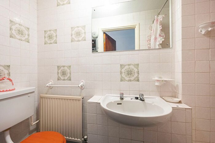 3 Bedroom Flat For Sale In Danesdale Road, Victoria Park, London, E9