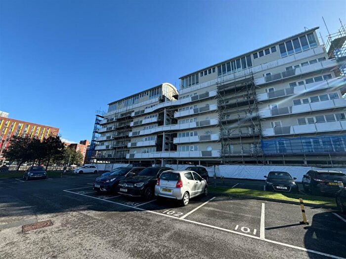 2 Bedroom Apartment To Rent In Royal Quay, Liverpool, L3