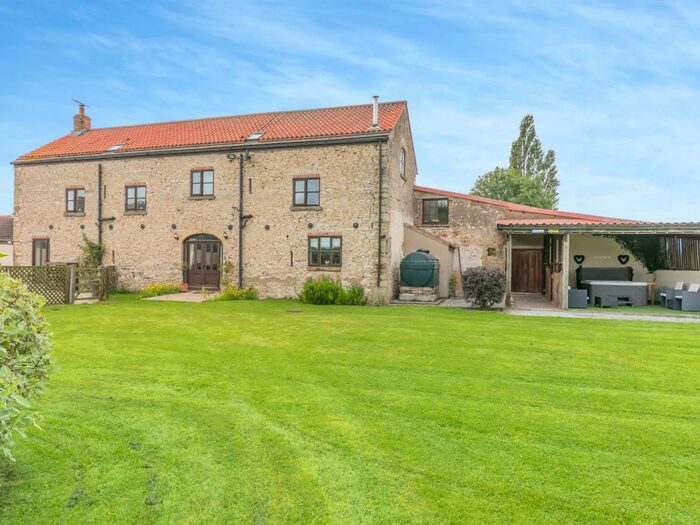 4 Bedroom Barn Conversion To Rent In Common Lane, Askern, Doncaster, DN6