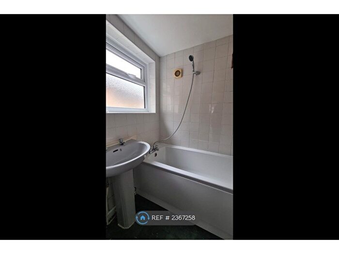 1 Bedroom Flat To Rent In Parr Stocks Road, St. Helens, WA9
