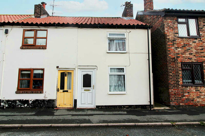 2 Bedroom Terraced House For Sale In Station Road, YO25