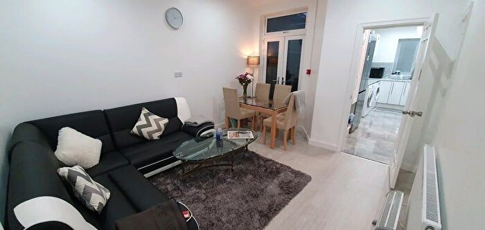 4 Bedroom Semi Detached House To Rent In Spencer Avenue, Manchester, M16