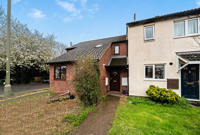 1 Bedroom Terraced House For Sale In Broadfields, Littlemore, Oxford, Oxfordshire, OX4