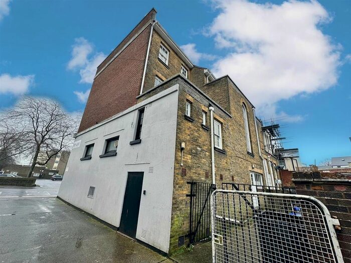 1 Bedroom Flat To Rent In Ladywell, Dover, CT16