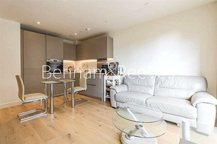 1 Bedroom Apartment To Rent In New Warren Lane, London, SE18