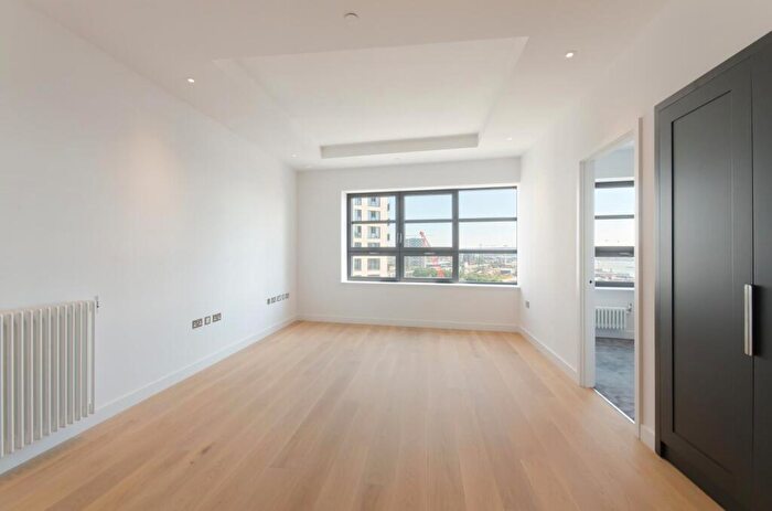 1 Bedroom Flat To Rent In Kent Building, London City Island, E14