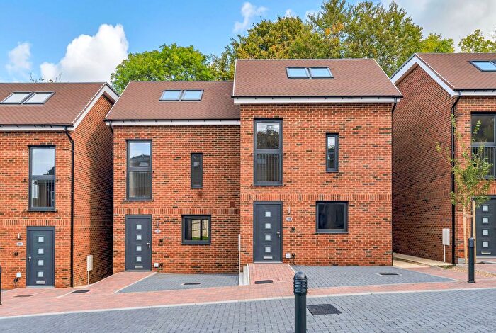 4 Bedroom Semi-Detached House To Rent In Quail Gardens, South Croydon, CR2