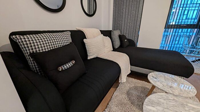 1 Bedroom Flat To Rent In Grapnel Apartments D, Furness Quay, M50