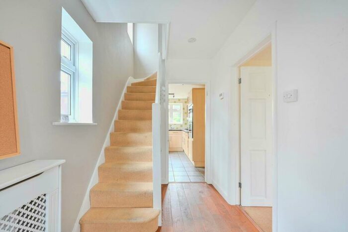 3 Bedroom Semi-Detached House To Rent In Hillview Cresent, Guildford, GU2