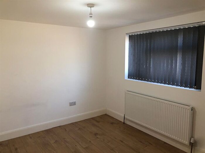 4 Bedroom Flat To Rent In Saxon Road, Southall, UB1