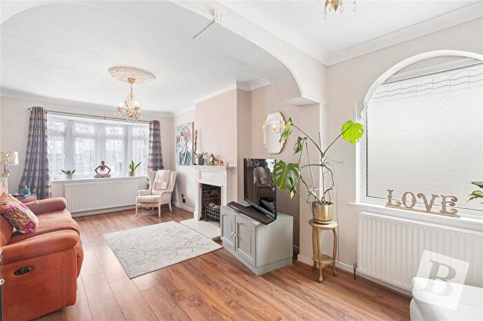 3 Bedroom Detached Bungalow For Sale In Edison Avenue, Hornchurch, RM12