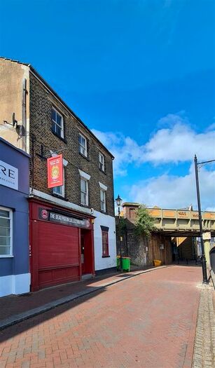 2 Bedroom Flat To Rent In High Street, Rochester, ME1