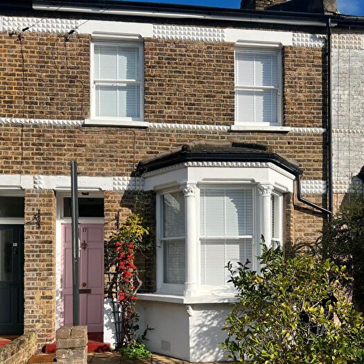2 Bedroom Cottage To Rent In Blackheath Vale, SE3