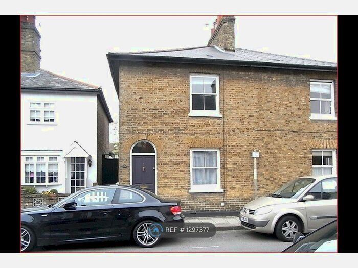2 Bedroom Semi-Detached House To Rent In Union Street, Barnet EN5